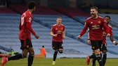 Luke Shaw mừng pha ghi bàn quyết định ở phút 52. Ảnh: Getty Images