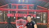 HLV Nguyễn Văn Hùng và trung tâm MMA của mình (nguồn: NVCC)