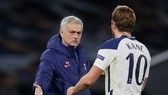 HLV Jose Mourinho hy vọng chấn thương của Harry Kane không nghiêm trọng. Ảnh: Getty Images
