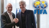 Arsene Wenger được xem là cố vấn thân cận của Chủ tịch FIFA, Gianni Infantino. Ảnh: Getty Images