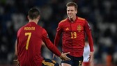 Dani Olmo mừng bàn ấn định chiến thắng trong thời gian bù giờ. Ảnh: Getty Images