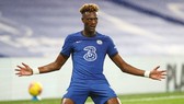 Tammy Abraham cần phải nỗ lực nhiều để tìm đường trở lại đội hình. Ảnh: Getty Images
