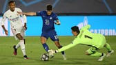 Christian Pulisic vượt qua thủ thành Thibaut Courtois trước khi ghi bàn. Ảnh: Getty Images
