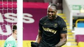 Michail Antonio giúp West Ham tiếp tục cuộc săn tìm suất dự Champions League. Ảnh: Getty Images