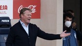 HLV Ronald Koeman hết án cấm sẽ trở lại cùng Barca trong 3 trận cuối quyết định.