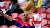 Khán giả tại Wembley trong ngày khai màn của tuyển Anh.