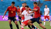 Tây Ban Nha và Ba Lan đầu còn cơ hội trước lượt trận cuối. Ảnh: Getty Images