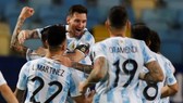 Lionel Messi đang nhận được sự hỗ trợ tuyệt đối từ các “đàn em” trẻ trung.
