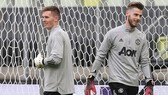David De Gea (phải) đang chịu sự cạnh tranh lớn từ Dean Henderson. Ảnh: Getty Images