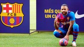 Memphis Depay đã chính thức ra mắt tại Barcelona.
