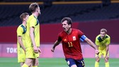 Mikel Oyarzabal phấn khích sau bàn thắng quan trọng.