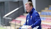 HLV Ronald Koeman đang chuẩn bị cho mùa giải thứ 2 đầy thử thách ở Barca.