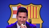 Lionel Messi bật khóc ngay khi nói lời chia tay Barca.