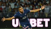 Kylian Mbappe mừng bàn thắng cho PSG vào cuối tuần qua.