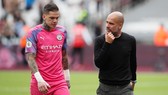 HLV Pep Guardiola bớt lo khi thủ thành số 1 Ederson có thể thi đấu tại Leicester. Ảnh: Getty Images