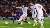 Robert Lewandowski ghi bàn ấn định chiến thắng.