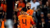 Memphis Depay tỏa sáng rực rỡ giúp Hà Lan vùi dập đội khách tí hon Gibraltar.