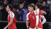 Đan Mạch mừng bàn thắng quyết định tấm vé đến World Cup.
