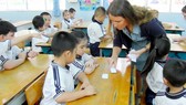 Giờ học tiếng Anh tích hợp của học sinh tiểu học với giáo viên bản ngữ Ảnh: KHÁNH BÌNH