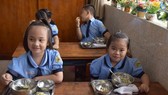 Dinh dưỡng trẻ em lứa tuổi học đường đóng vai trò quan trọng phát triển toàn diện của trẻ
