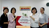Công ty Amway Việt Nam ủng hộ 200 triệu đồng cho chương trình “Cùng miền Trung vượt lũ” do Báo Sài Gòn Giải Phóng phát động