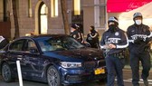 Chiếc xe đã đâm vào một số người biểu tình. Ảnh: NYDAILYNEWS.COM