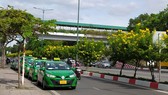 Taxi dừng đỗ, chiếm dụng lòng đường