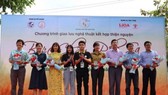 Sinh viên xây nhà tình thương giúp người nghèo