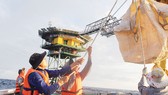 Chuyển hàng tết lên nhà giàn DK1 thuộc vùng 2 Hải quân