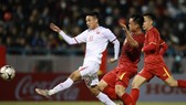 Cả hai đội tuyển bóng đá quốc gia và U22 (trái) đều có nhiệm vụ quan trọng trong năm 2021. Ảnh: P.MINH