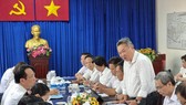 Đồng chí Phạm Quốc Bảo và đoàn công tác EVNHCMC làm việc với Ban Thường vụ Quận ủy quận 8 để lắng nghe những góp ý xây dựng