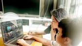 Nhiều phụ huynh ngày càng kiểm soát chặt hơn việc cho trẻ xem YouTube. Ảnh: DŨNG PHƯƠNG