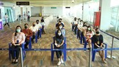 Người dân Phuket chờ tiêm vaccine để chuẩn bị cho kế hoạch mở cửa du lịch vào ngày 1-7