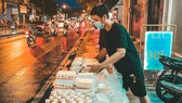 Những phần ăn chay do quán chay Thanh Lạc (quận 4) của anh Thanh nấu và gửi đến bà con lao động khó khăn