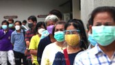 Người dân Thái Lan xếp hàng ở Bệnh viện Siriraj chờ tiêm vaccine Covid-19