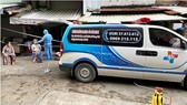 Nhóm của bác sĩ Trần Văn Dương nhận tư vấn và khám bệnh miễn phí