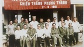 Các đại biểu dự Hội thảo chiến thắng Phước Thành do Bộ Tư lệnh Quân khu 7 và Tỉnh ủy Sông Bé tổ chức năm 1983. (Hàng ngồi, thứ 4 từ trái sang là Thượng tướng Trần Văn Trà, nguyên Tư lệnh Quân Giải phóng miền Nam)