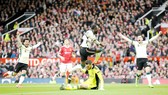 Thủ thành De Gea (Man.United) thất vọng giữa niềm vui của cầu thủ Liverpool