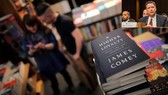 Hồi ký của cựu Giám đốc FBI James Comey - A Higher Loyalty: Truth, Lies and Leadership - bán được 600.000 bản ngay trong tuần đầu phát hành. Ảnh: REUTERS