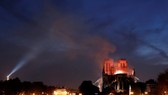 Vụ cháy Nhà thờ Đức Bà Paris: Bảo toàn được phần tháp chuông chính và tường nhà thờ