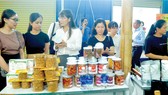 Khu gian hàng tỉnh Đồng Tháp trong Chương trình kích cầu tiêu dùng. Ảnh: CAO THĂNG