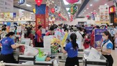 Hệ thống siêu thị Co.opmart, Co.opXtra mở cửa từ 7 giờ sáng phục vụ người dân mua sắm Tết