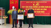Trao bằng Tổ quốc ghi công cho Chủ tịch xã qua đời khi giúp dân trong lũ