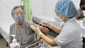 Người có bệnh nền có nên tiêm vaccine Covid-19?