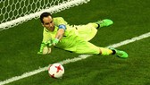 Claudio Bravo đang được chờ đợi sẽ mang niềm tin từ tuyển Chile trở lại Man.City