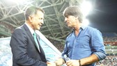 HLV Osorio (trái) đã đưa Jamaica vào bán kết.
