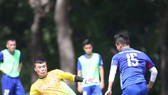 Chỉ còn thủ môn Tiến Dũng được HLV Hữu Thắng tin dùng khi chính thức bước vào đấu trường SEA Games. Ảnh: Dũng Phương