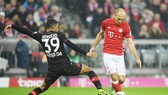 Bayern Munich (phải) có khả năng khởi đầu mùa bóng bằng một chiến thắng trước Leverkusen.