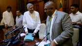 Sri Lanka lún sâu vào khủng hoảng