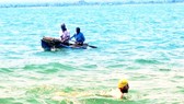 Người bơi một mình lâu nhất